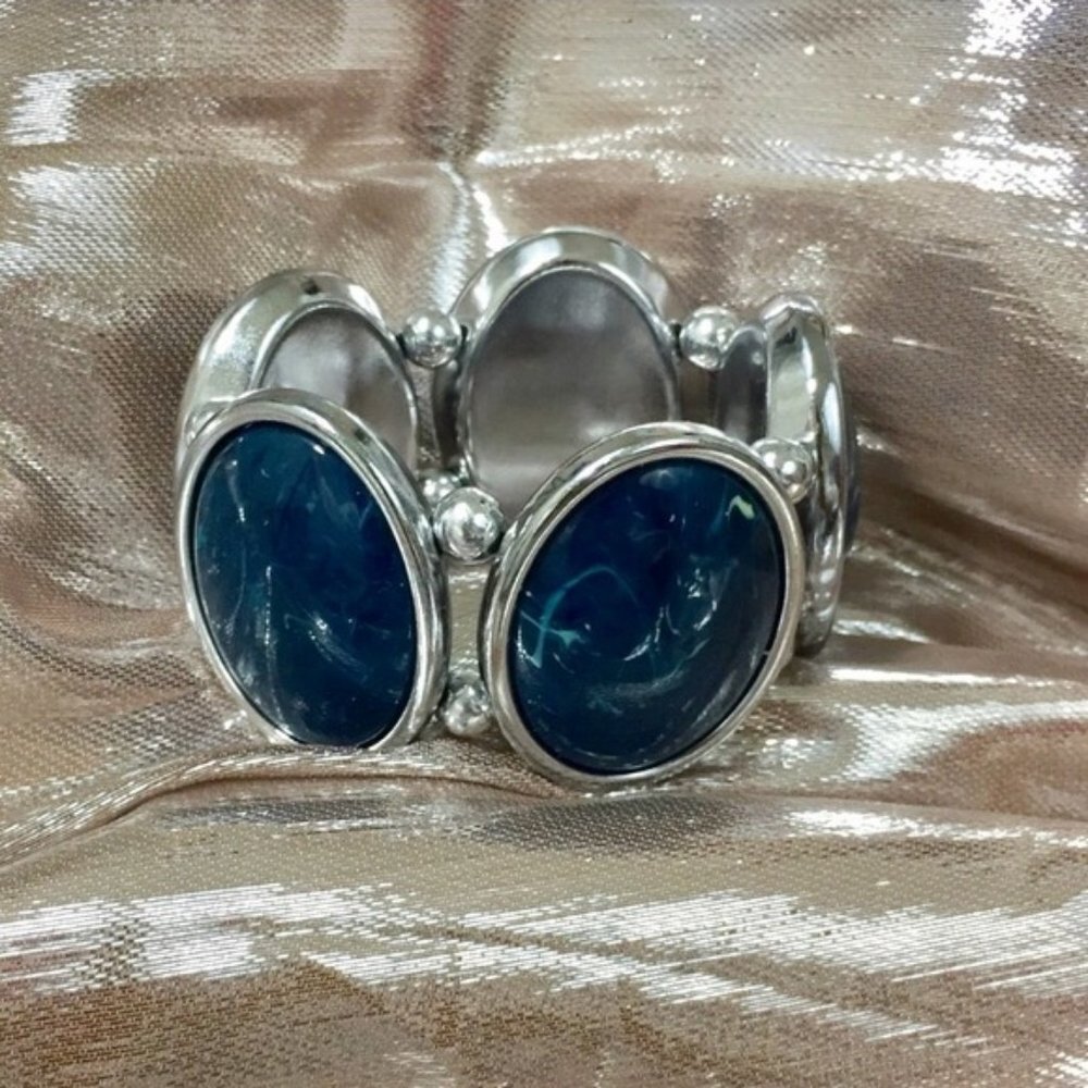 Fun stretchy silver bracelet